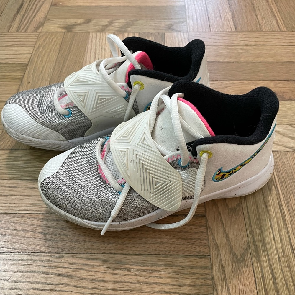 NIKE Kyrie Flytrap 3 - 1.5Y sneakers
